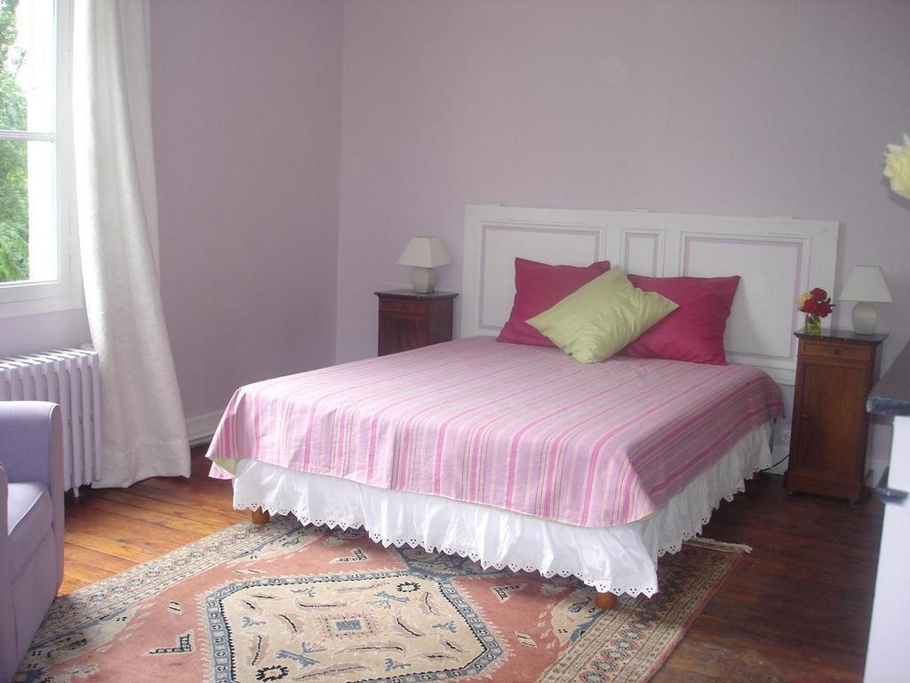Bed and Breakfast Les Longchamps Neuille Экстерьер фото
