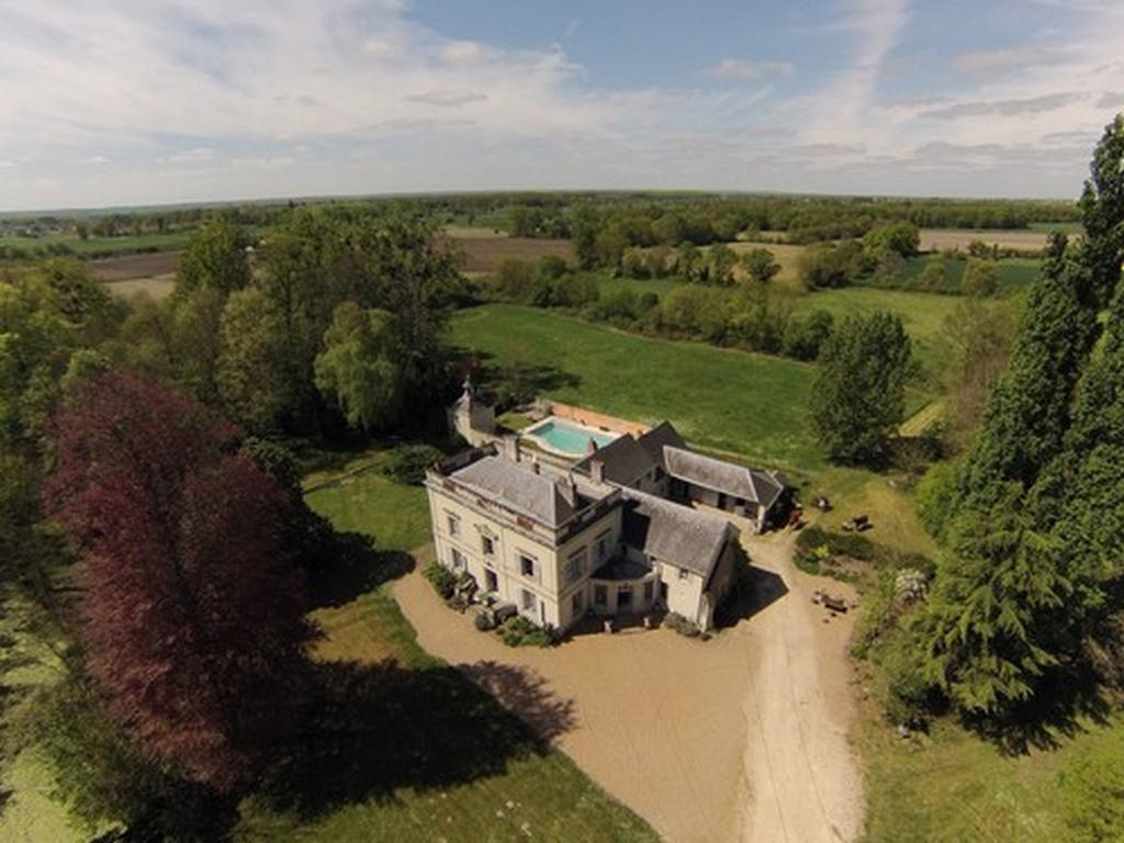 Bed and Breakfast Les Longchamps Neuille Экстерьер фото
