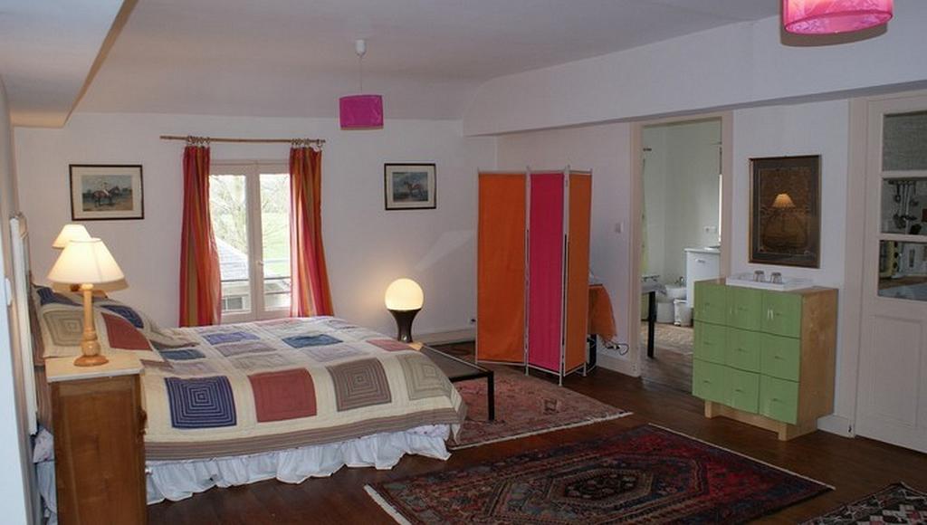 Bed and Breakfast Les Longchamps Neuille Экстерьер фото