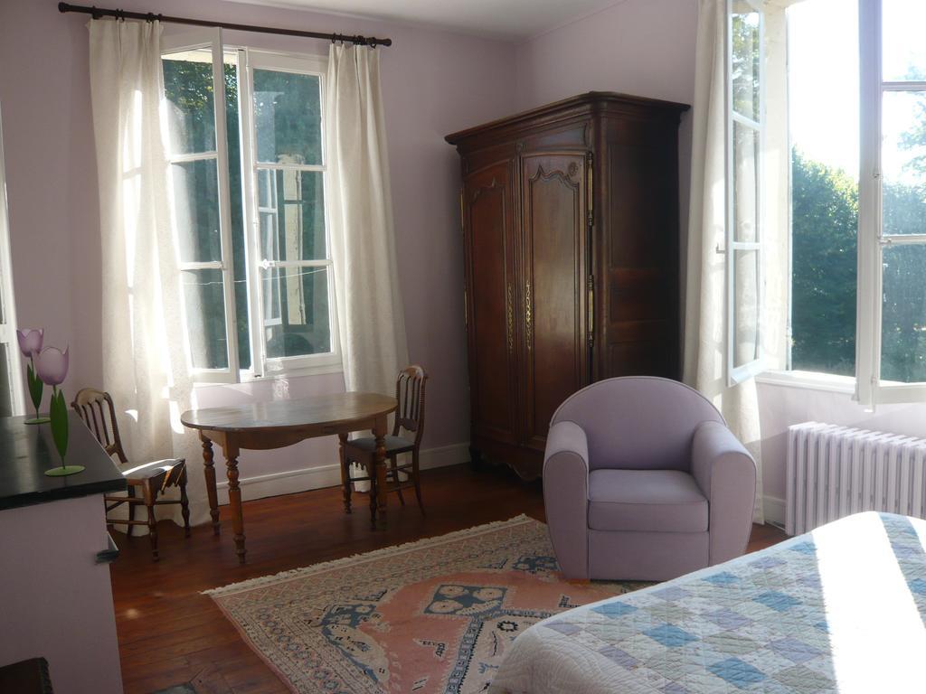 Bed and Breakfast Les Longchamps Neuille Экстерьер фото