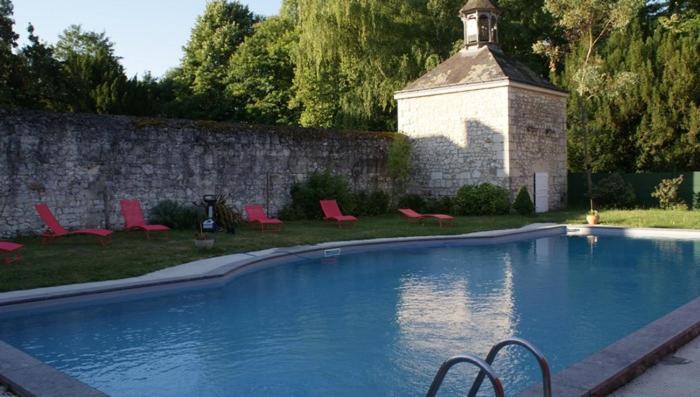 Bed and Breakfast Les Longchamps Neuille Экстерьер фото