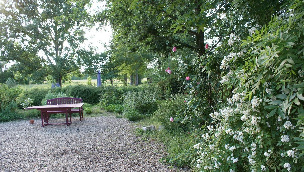 Bed and Breakfast Les Longchamps Neuille Экстерьер фото